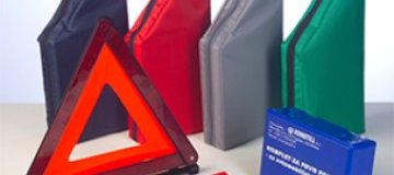 Kako je z obvezno opremo v avtu?