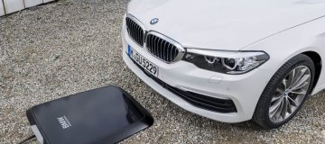 Prvi z brezžičnim polnjenjem